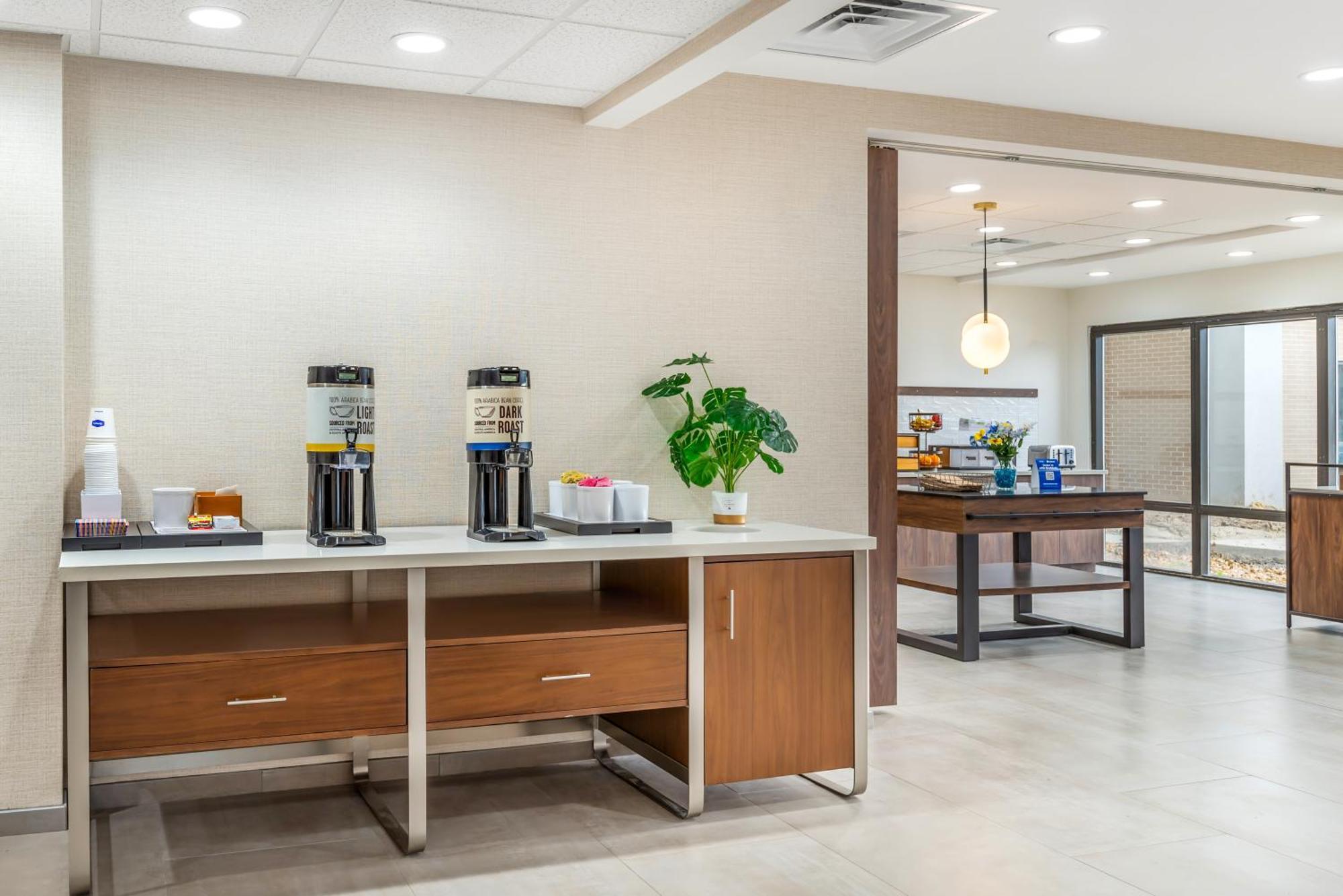Hampton Inn Petersburg-Fort Gregg Adams Экстерьер фото